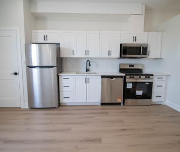 Newly Renovated 1 Bedroom unit in Welland - Photo 6