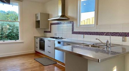 Character Villa in the Heart of Roslyn - Photo 3