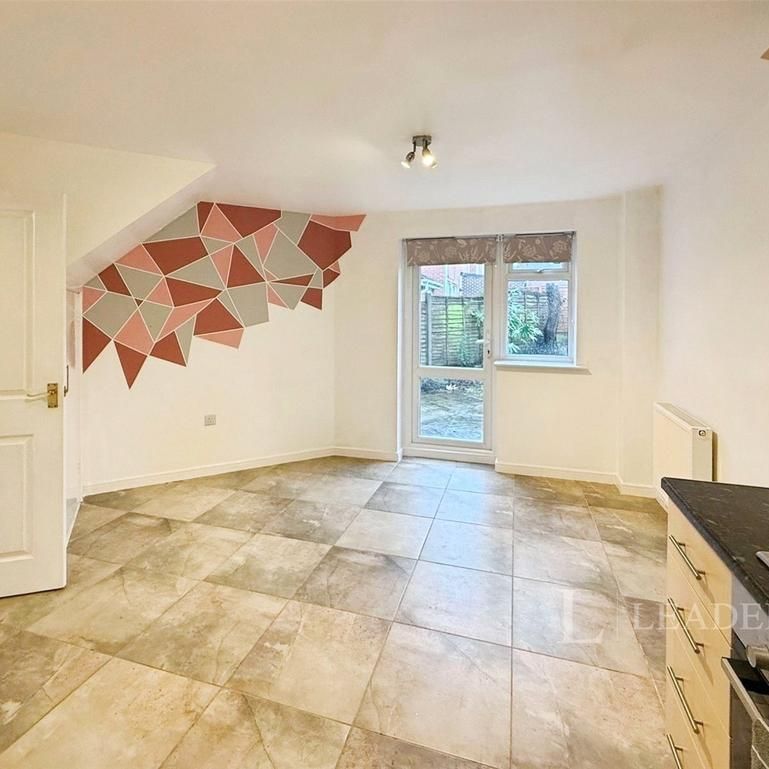 3 bedroom semi-detached house to rent - Photo 1