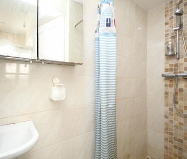 4 bedroom semi-detached house to rent - Photo 6
