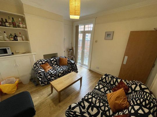 4 bedroom terraced house to rent - Photo 1