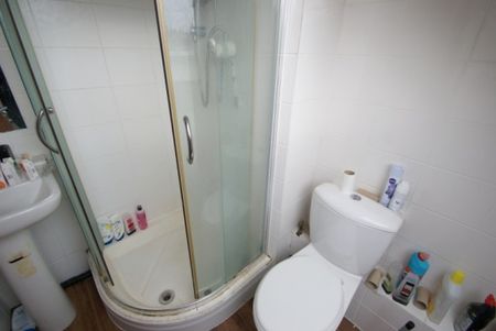 6 Bed - Becketts Park Drive, Headingley, Leeds - Photo 4