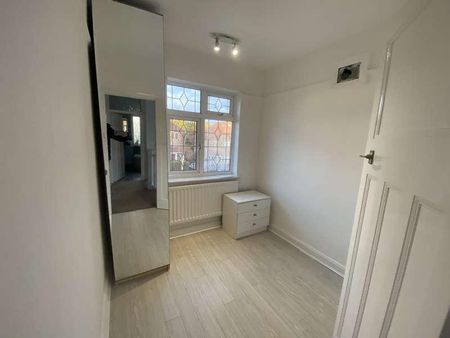 Northumberland Road, HA2 - Photo 3