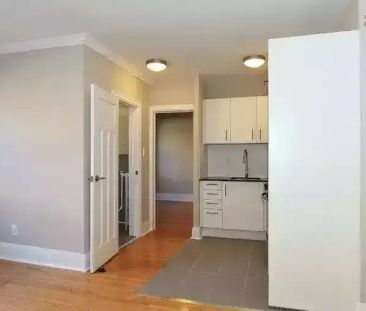 Great St Clair West 1 Bedroom - Great Price | 143 Arlington Avenue,... - Photo 1