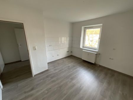 Bezugsfertige 1-Zimmer-Wohnung in Herne Mitte zu besichtigen, mit Tapete und Laminatboden. - Photo 3