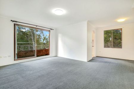 Top Floor, Immaculately Presented 2 bedroom Unit - Photo 3