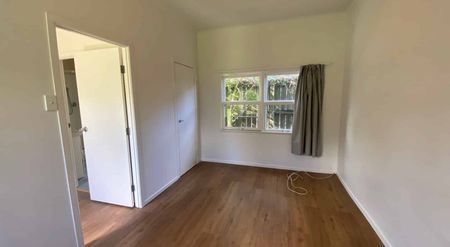 Henderson, Studio - Photo 5