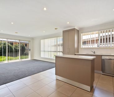 Modern Three Bedroom Home - Photo 4