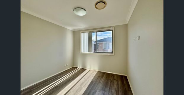 Modern 4-Bedroom Townhome in Prime Plumpton 🎉 - Photo 1