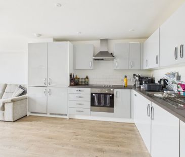 Peel Close, Tatling End, Gerrards Cross,SL9 - Photo 3