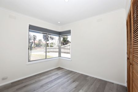 Spacious 3-Bedroom Home with Natural Light and Modern Amenities - Photo 4