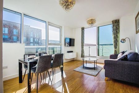 3 bedroom flat to rent - Photo 2