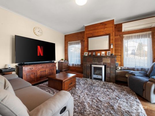 Family Living - With A Sunny Outlook! - Photo 1