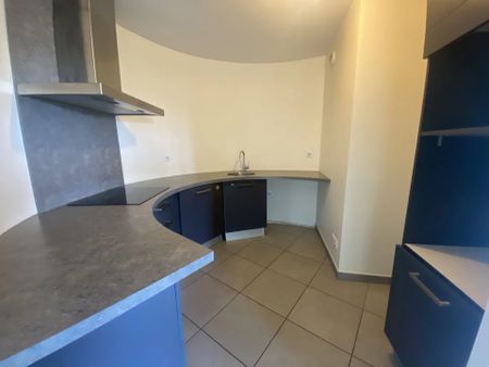 Location Appartement 2 pièces 55m² GUILHERAND GRANGES 07500 - Photo 2