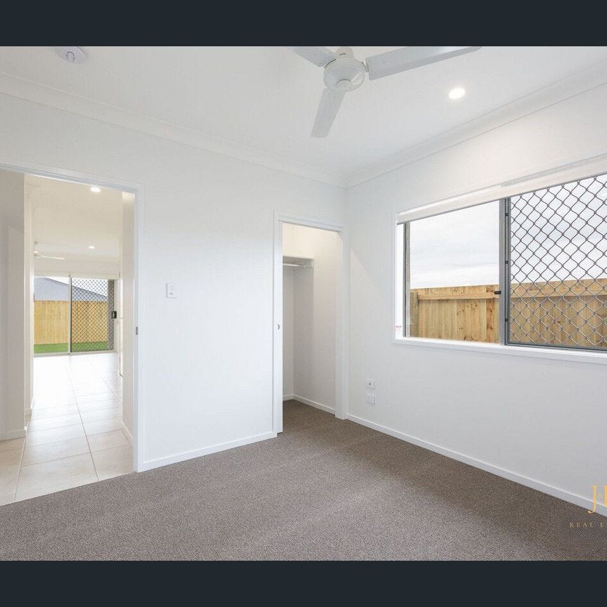 Modern & Low-Maintenance Living in Park Ridge - Photo 1