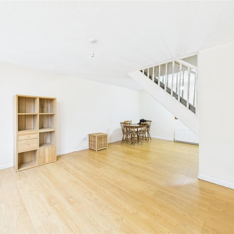 2 bedroom maisonette to rent - Photo 1