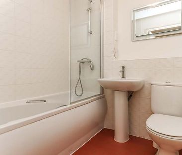 2 bedroom flat to rent - Photo 6