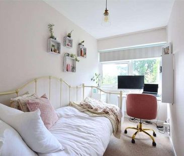 Moon Court, Lyme Farm Road, Lee, London, SE12 - Photo 2