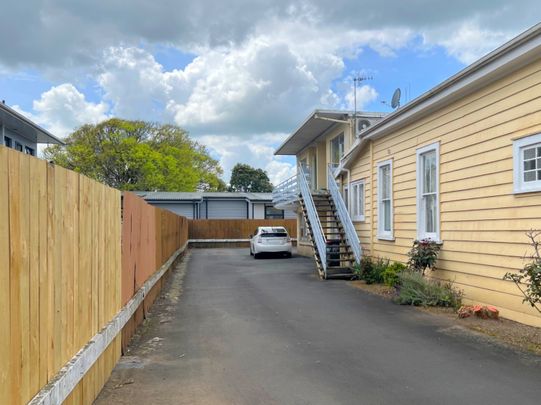 Renovated Upstairs One Beddie - CBD - Photo 1