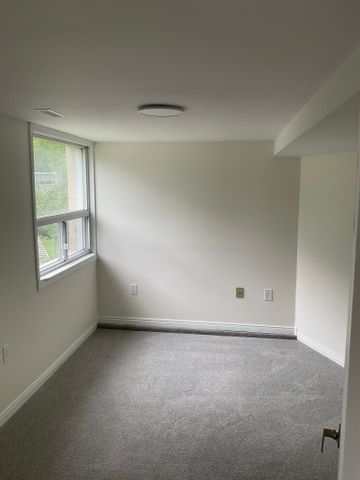 For Lease - 161 CHARLOTTE Street Unit# MAIN FLOOR, Newmarket, Ontario - Photo 4