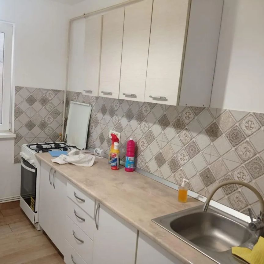 Tomis 3- B-dul Tomis- Macul Rosu -apartament cu 3 camere, mobilat , utilat , termen lung - Photo 1