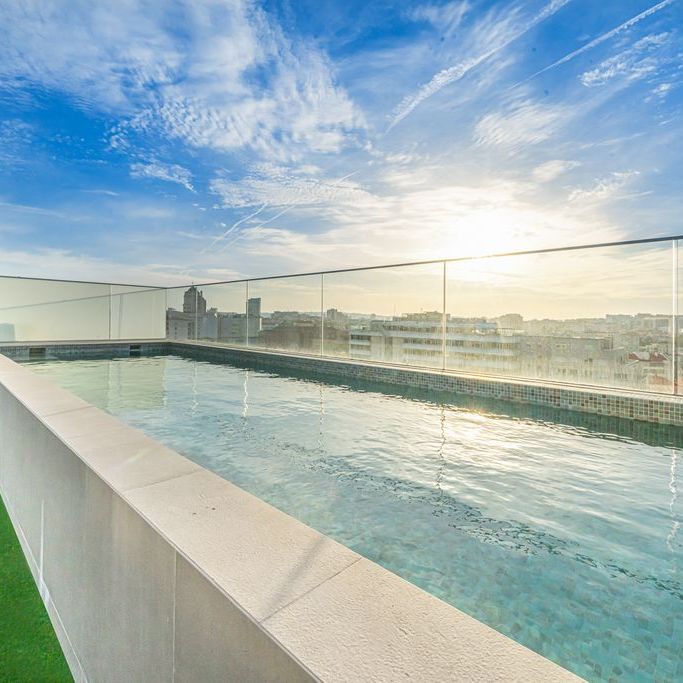 6 room luxury penthouse for rent in Rua Sarmento de Beires, 46, Lisbon - Photo 1