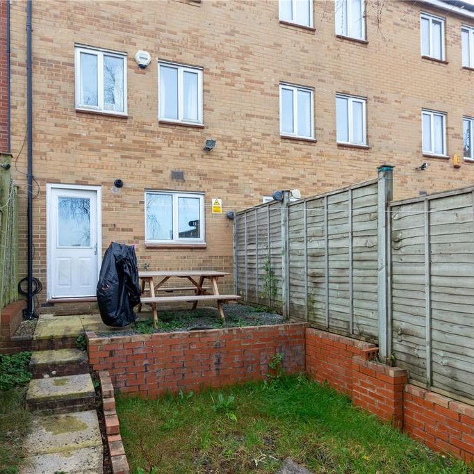 4 bedroom terraced house to rent - Photo 1