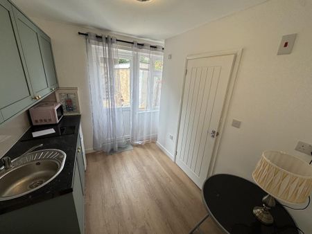 Studio to rent - Photo 5