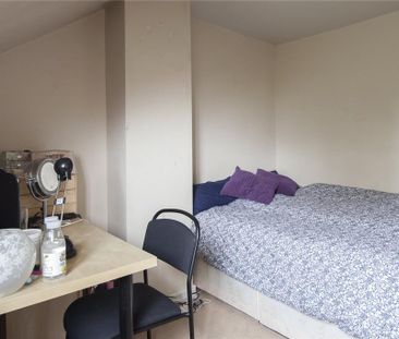 4 bedroom semi-detached house to rent - Photo 5