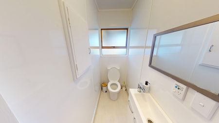 Springvale - 3 Bedrooms - Photo 2