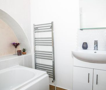 South Cliff Avenue, EASTBOURNE - Photo 4