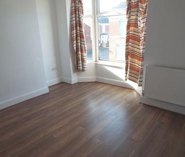 2 bedroom end of terrace house to rent - Photo 3
