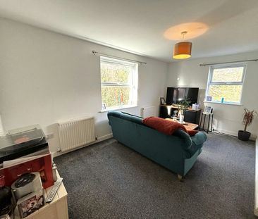 Flat to rent on - Photo 2