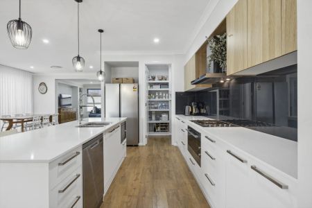 Your Dream Family Home Awaits. - Photo 5