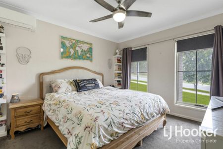 Large Family Home with Side Access - Walking Distance to Schools - Photo 5