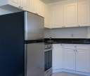 Large renovated bachelor unit, available immediately - Photo 4