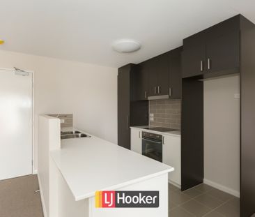 Top floor unit with 2 car spaces! - Photo 6