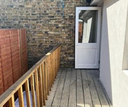 4 bedroom flat to rent - Photo 5