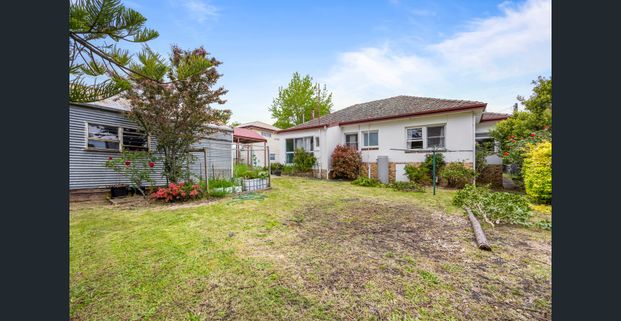 Spacious & Comfortable Family Home for Lease in Ballarat North - Photo 1