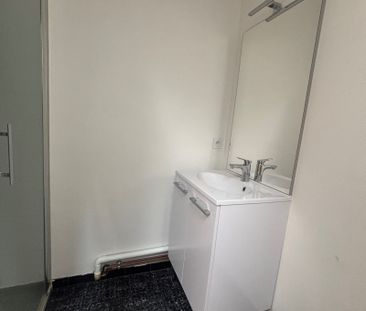 TRIPLEX CENTRE CHARLIEU 66.19 M2 - Photo 6