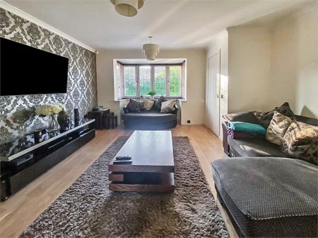 4 bedroom detached house to rent - Photo 2