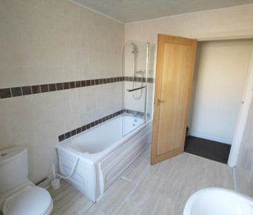 4 bedroom terraced house to rent - Photo 3