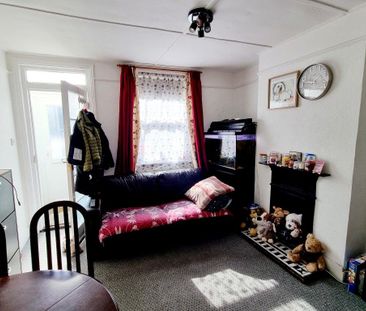 Allfrey Road, Eastbourne - Two-bedroom terraced house - Photo 6