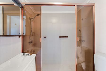 Spacious 2 Bedroom Apartment in the heart of Bondi Beach - Photo 5