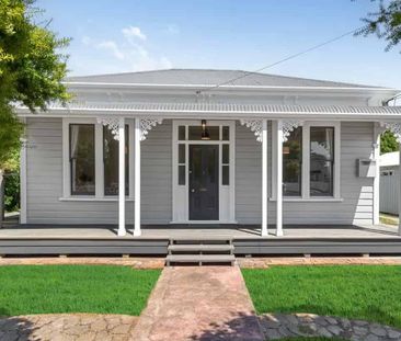 Fully renovated - 4 Bedroom Villa! - Photo 2