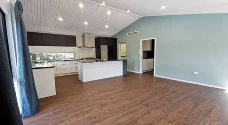 Avonhead, 5 bedrooms - Photo 2