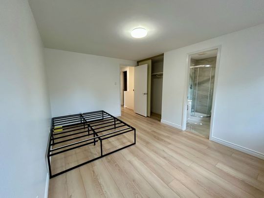 For Lease - 230 Enchanted Hills Crescent, Toronto, Ontario - Photo 1