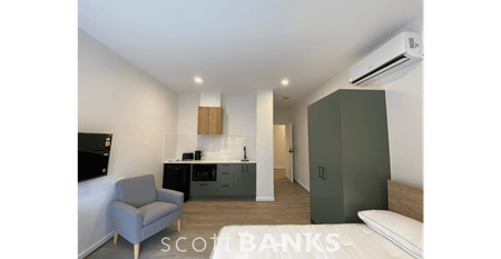 Ground Floor Studio with Courtyard - FREE FIRST WEEK'S RENT! - Photo 2