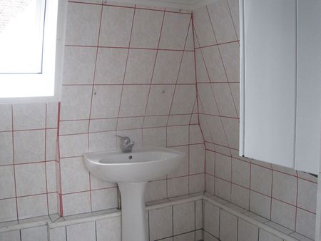 A LOUER APPARTEMENT PROCHE CENTRE VILLE ET GARE ST QUENTIN 02100 - Photo 4