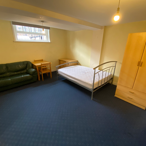 Studio to rent - Photo 2